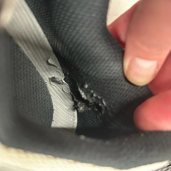 ON Cloudsurfer Glacier/Black Womens 10.5 Grey Black White Preowned - Picture 11 of 15